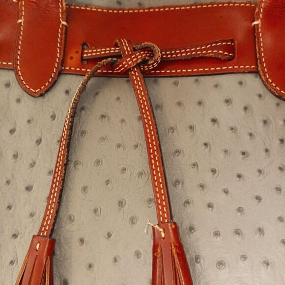 Dooney and Bourke tote excellent condition - Picture 12 of 12